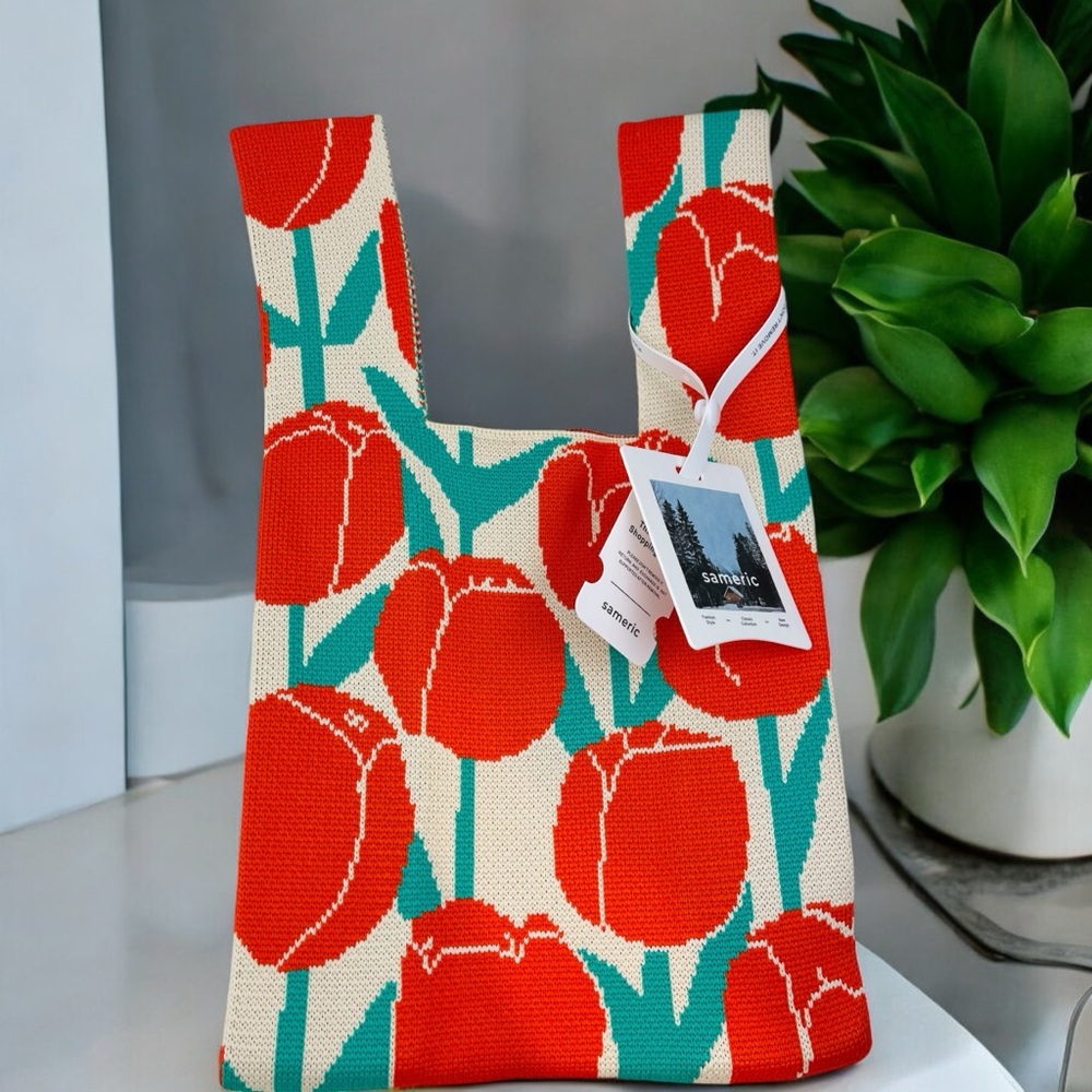 NWT Red Flower Compact Stylish Essentials Handheld Bag